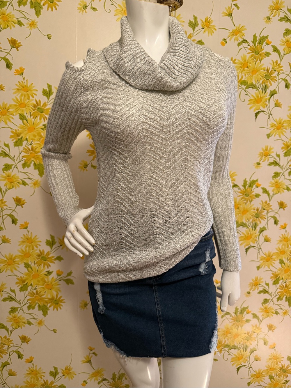 Carol Rose Silver Gray Cowl Neck Sweater size M